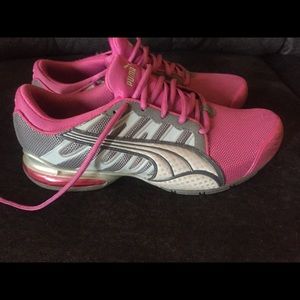 Size 8 puma hot pink sneakers